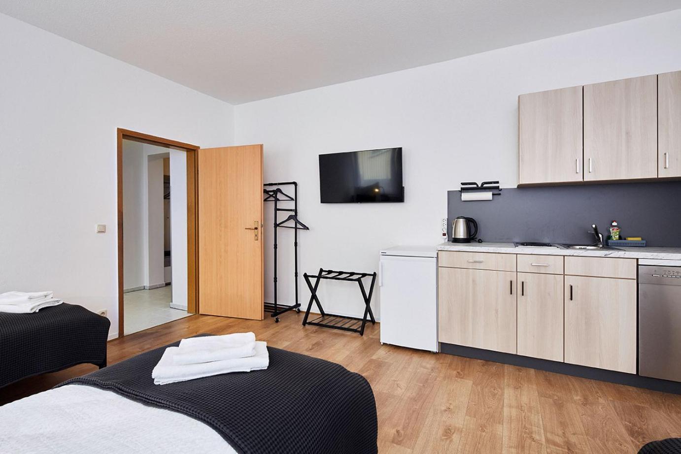 N01 Im Kuenstlerviertel - Naehe Innenstadt Und Ubahn, 2 Zimmer, 3 Einzelbetten Und Ein Doppelbett Apartment