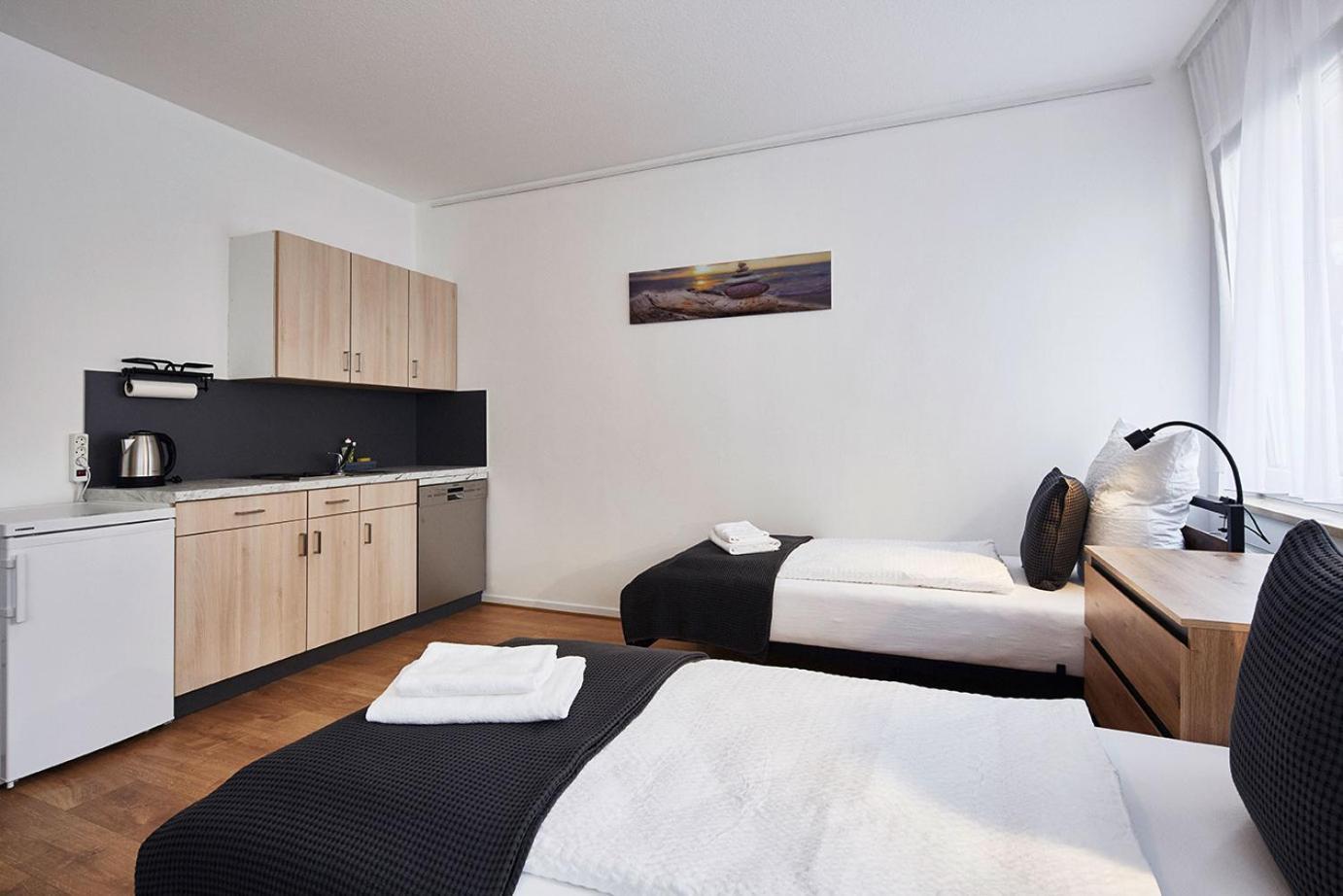 N01 Im Kuenstlerviertel - Naehe Innenstadt Und Ubahn, 2 Zimmer, 3 Einzelbetten Und Ein Doppelbett Apartment Nuremberg